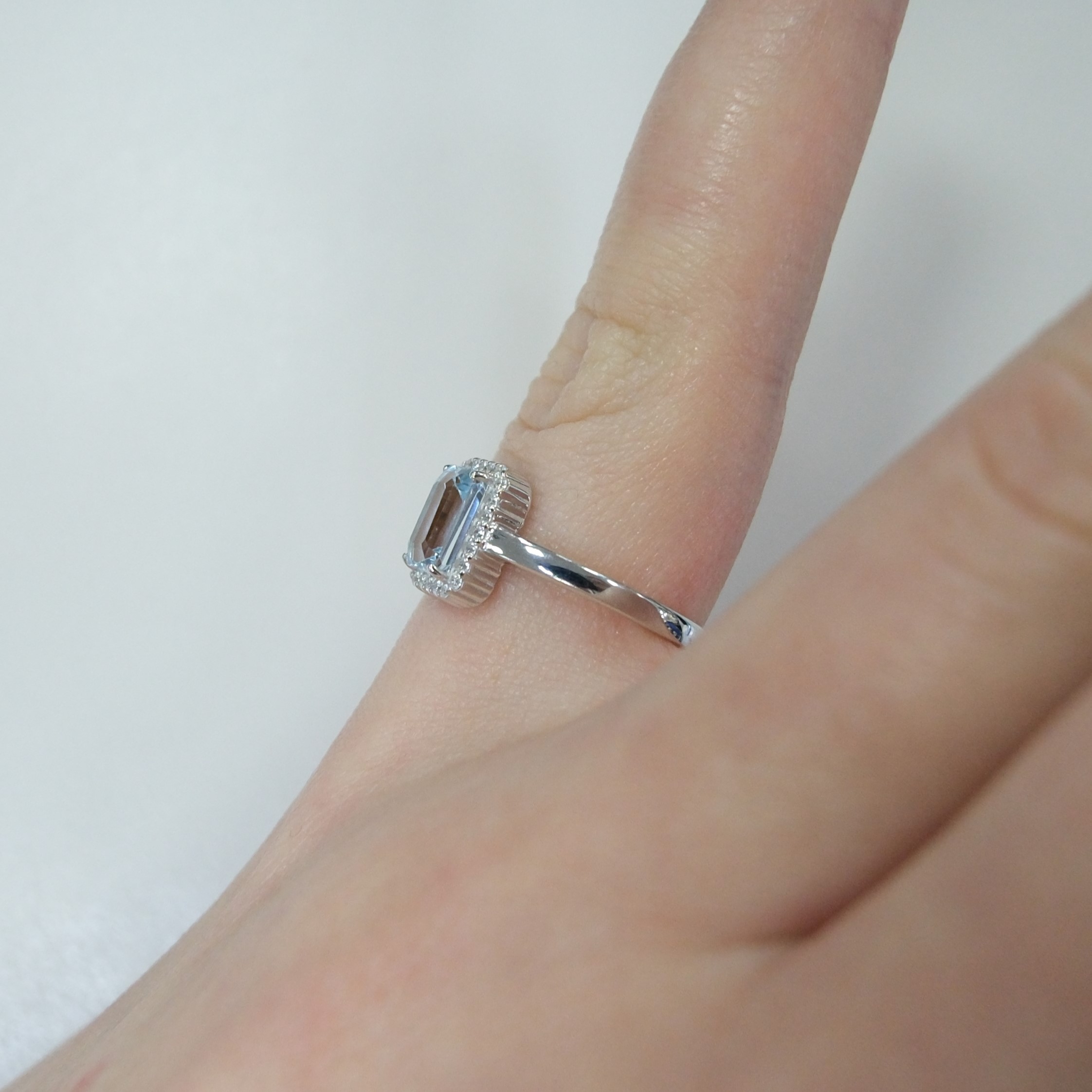 Серебряное кольцо с топазом Скай